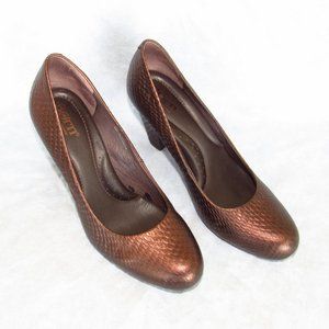 Born “Sabrina” Metallic Bronze Embossed Leather Pumps – US Size 7